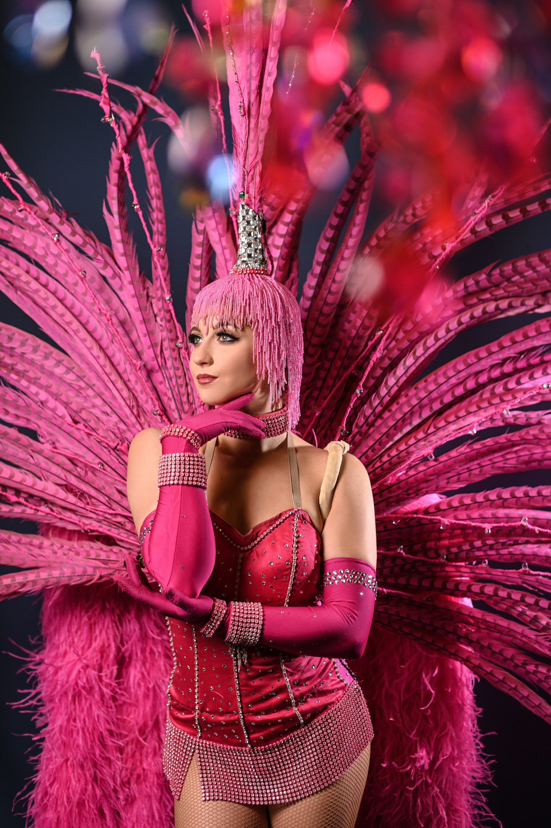 Revue dance with feathers